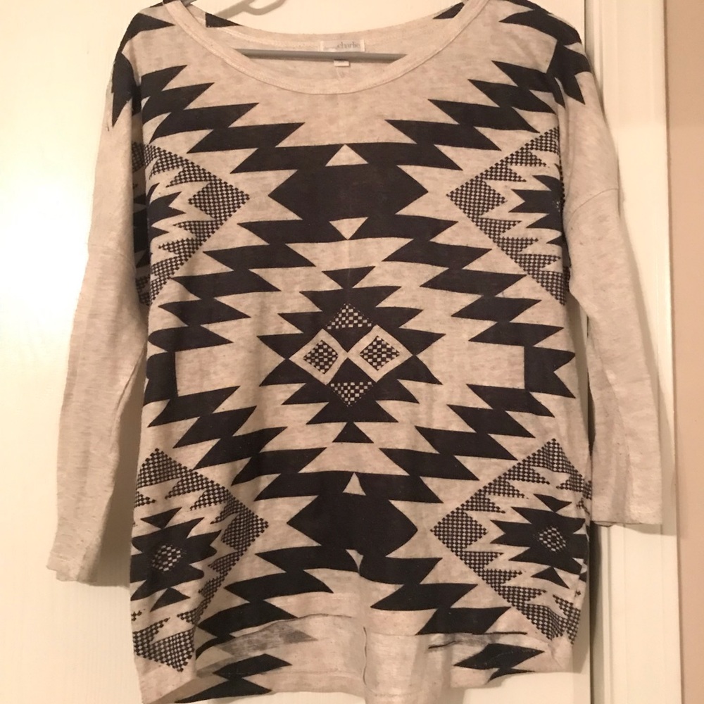 Lightweight high-low long sleeve